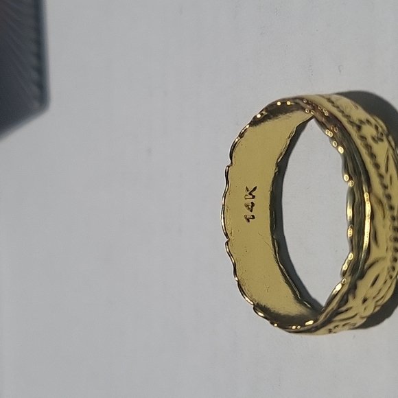 Gold ring - Picture 3 of 3